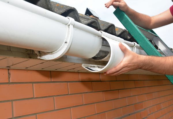 Gutter Maintenance in Lake Orion