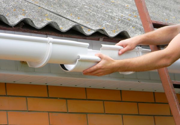 Cost of Gutter Hanging in Lake Orion
